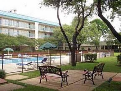 Quality Inn Market Center Даллас Экстерьер фото